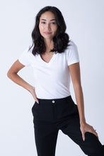 Carica l'immagine nel visualizzatore di Gallery, Undershirt con scollo a v